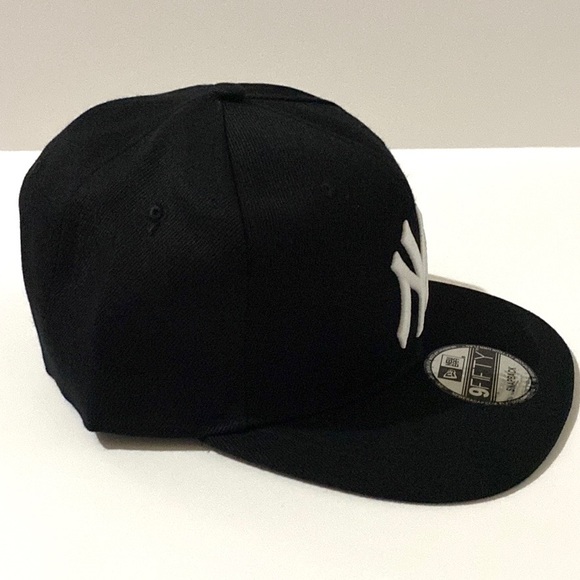 New Era NY Yankees ‘Lady Liberty’ Edition 9FIFTY Snapback - Picture 5 of 5